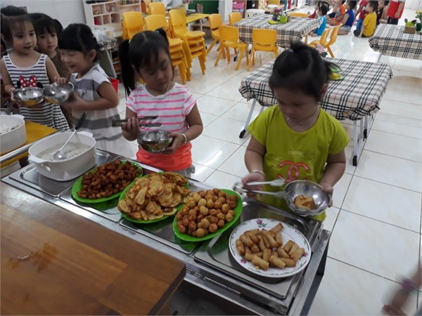 KỸ NĂNG SỐNG  BÉ ĂN TIỆC TỰ CHỌN 